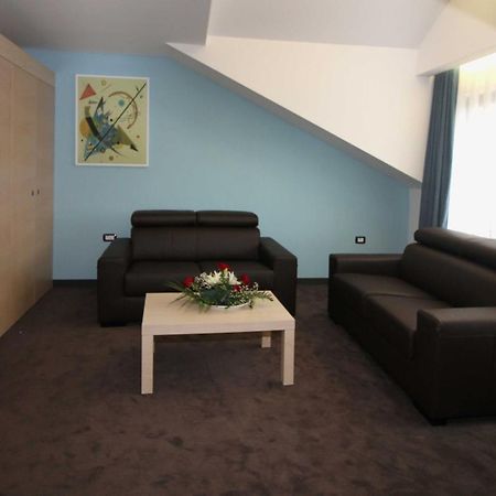 Hotel International Prishtina & Spa Pristina Kamer foto