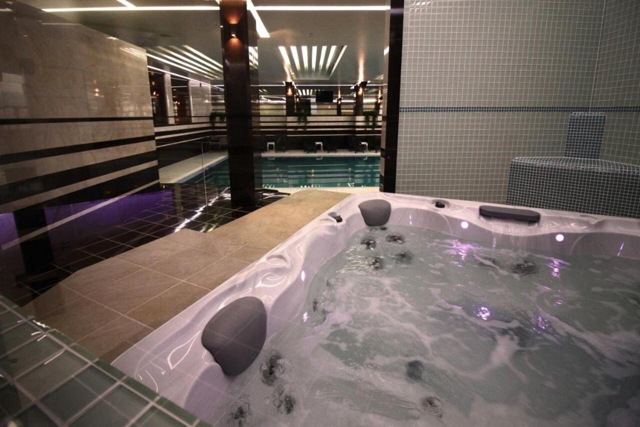 Hotel International Prishtina & Spa Pristina Buitenkant foto