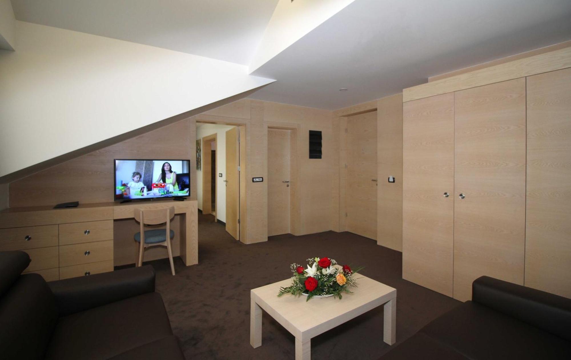 Hotel International Prishtina & Spa Pristina Kamer foto