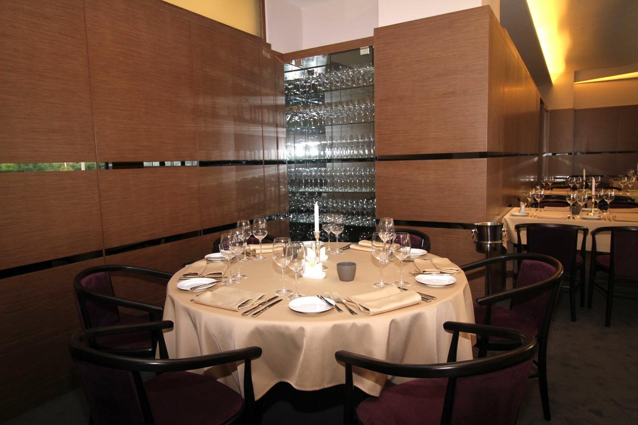 Hotel International Prishtina & Spa Pristina Buitenkant foto