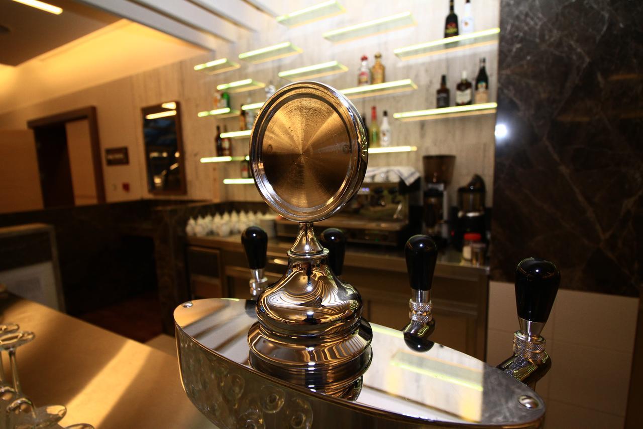 Hotel International Prishtina & Spa Pristina Buitenkant foto
