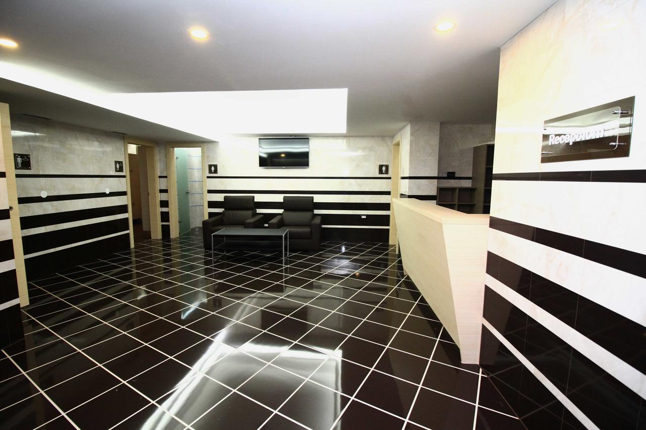 Hotel International Prishtina & Spa Pristina Buitenkant foto