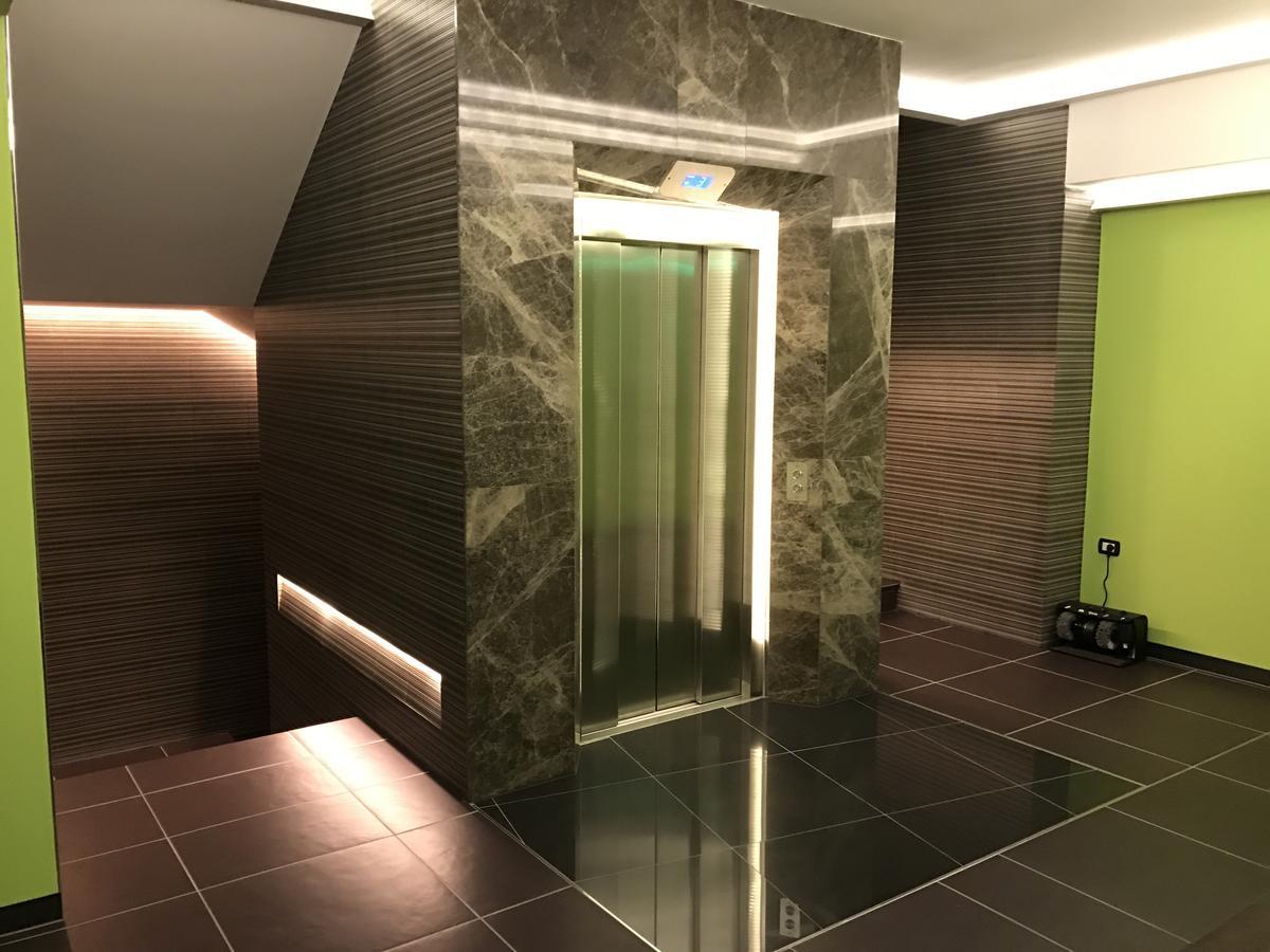 Hotel International Prishtina & Spa Pristina Buitenkant foto