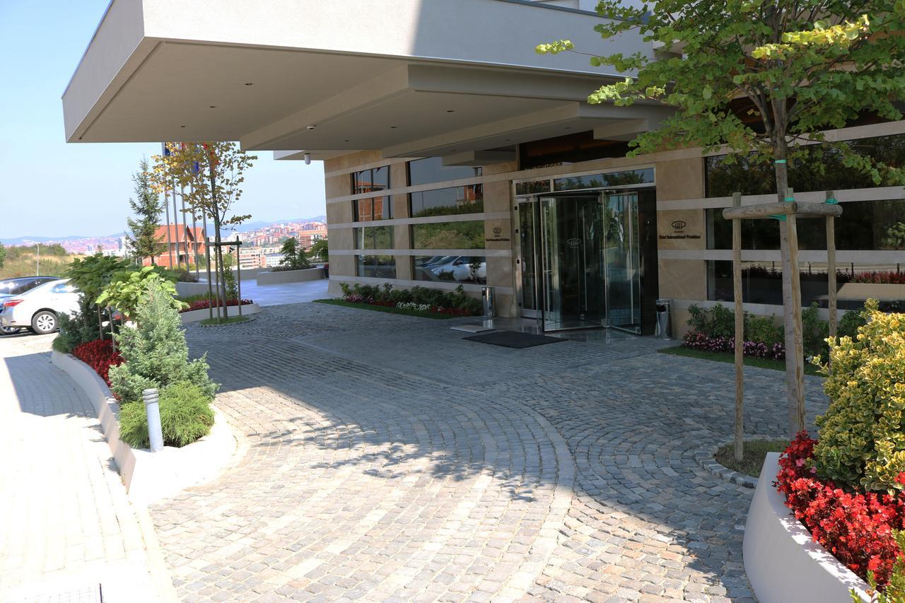 Hotel International Prishtina & Spa Pristina Buitenkant foto