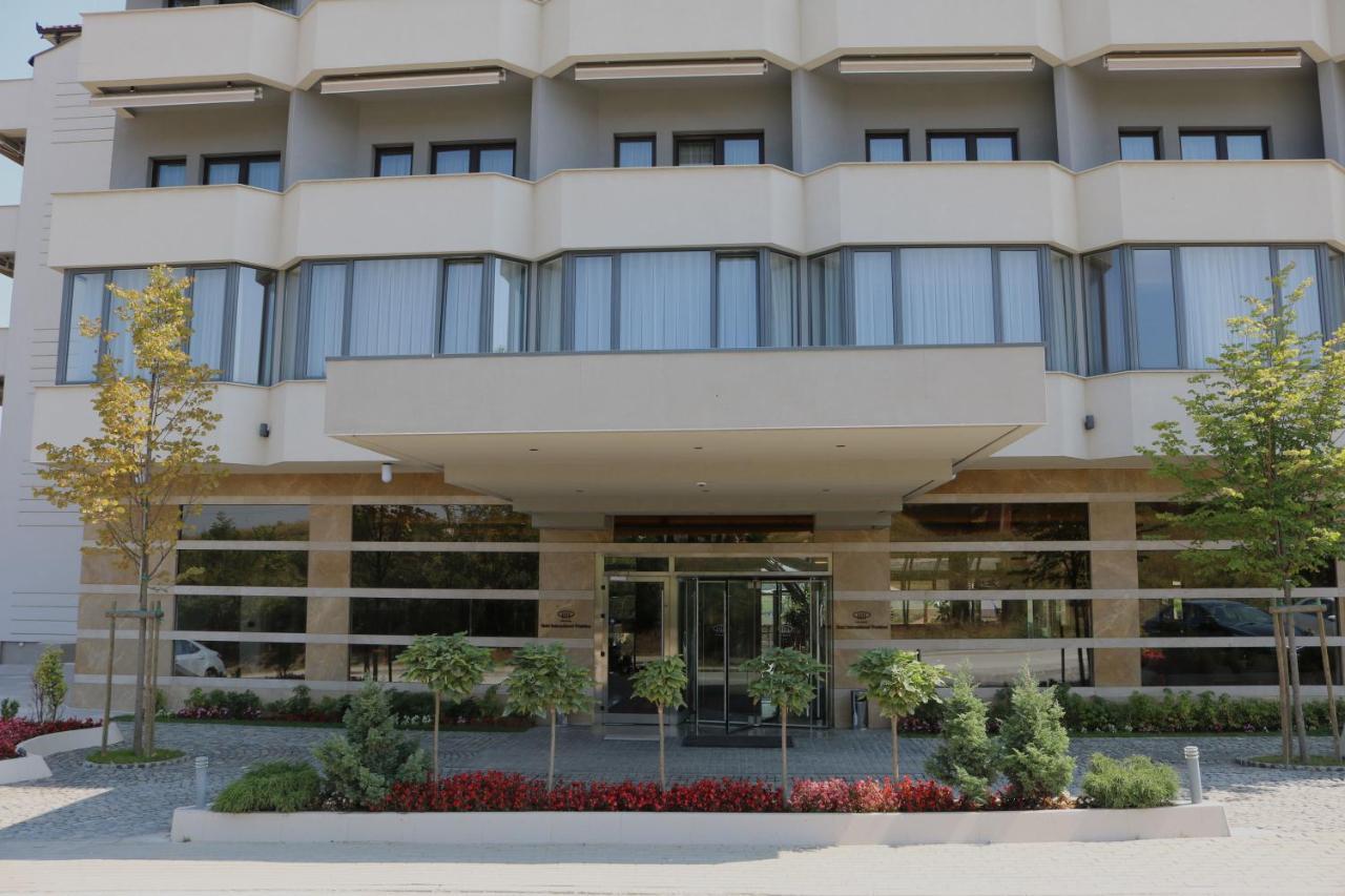 Hotel International Prishtina & Spa Pristina Buitenkant foto