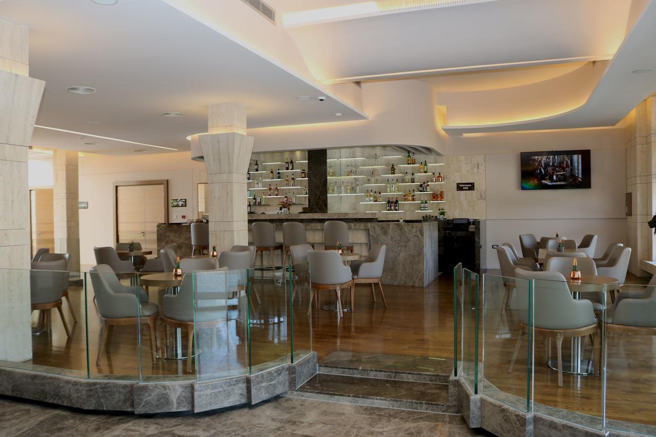 Hotel International Prishtina & Spa Pristina Buitenkant foto