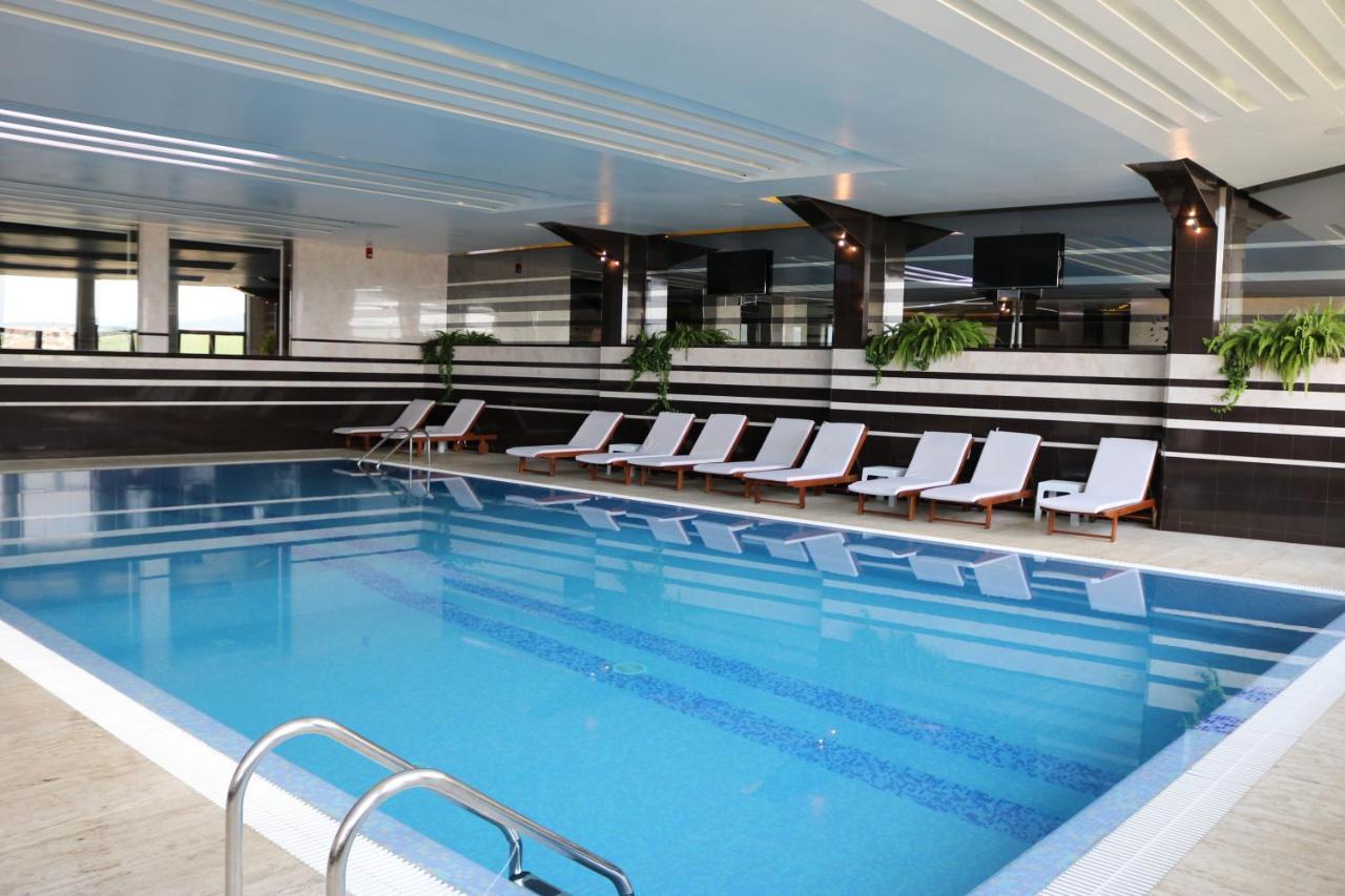 Hotel International Prishtina & Spa Pristina Buitenkant foto