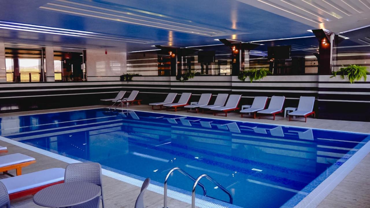 Hotel International Prishtina & Spa Pristina Buitenkant foto