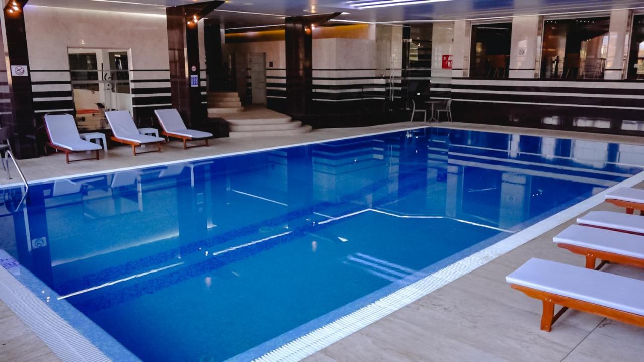 Hotel International Prishtina & Spa Pristina Buitenkant foto