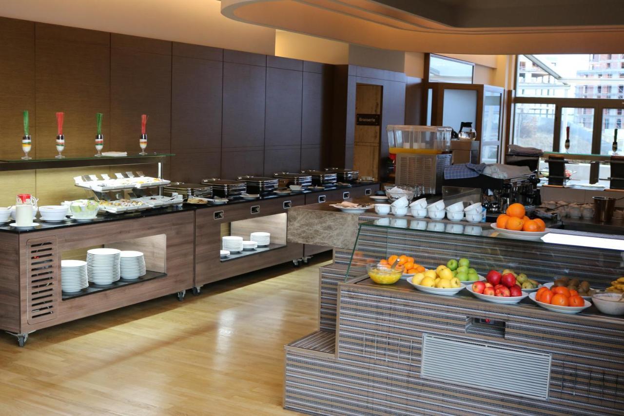 Hotel International Prishtina & Spa Pristina Buitenkant foto