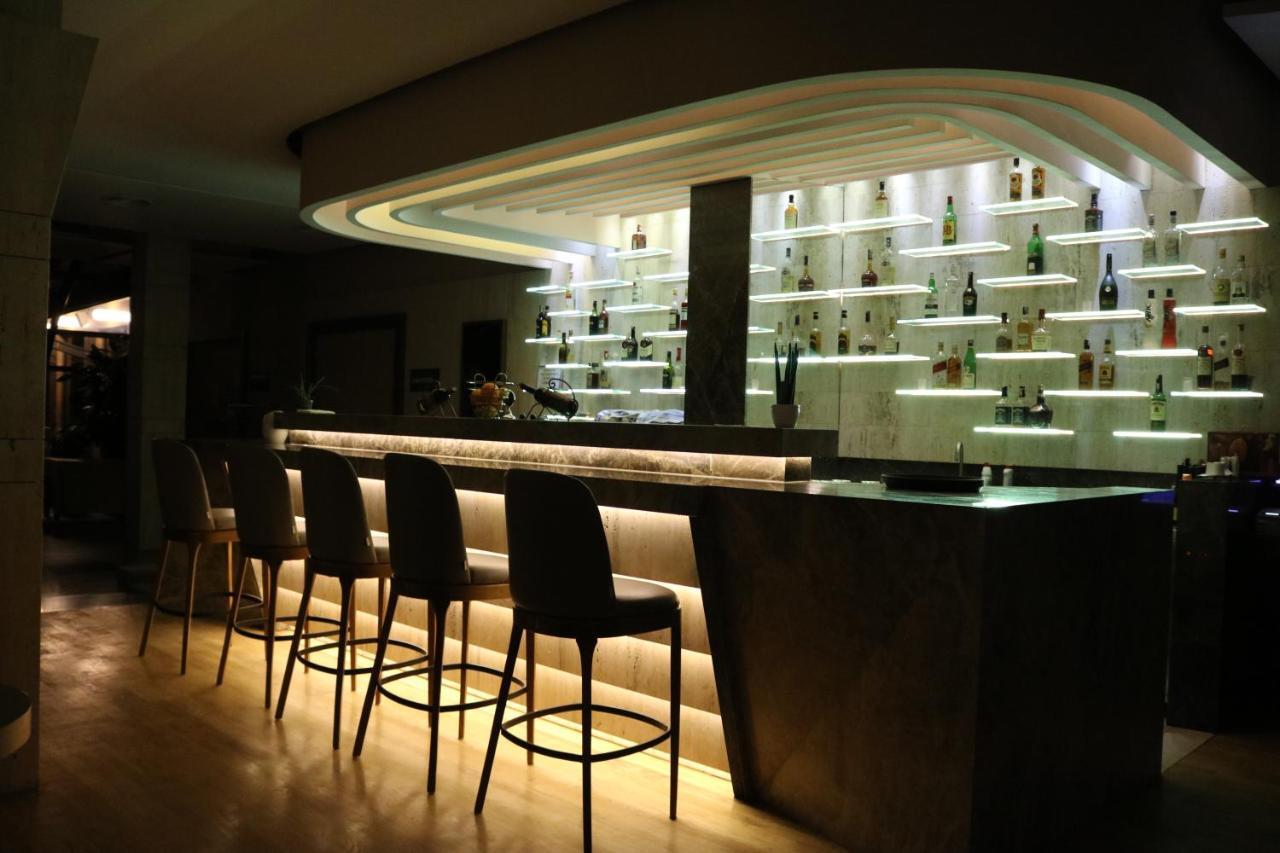 Hotel International Prishtina & Spa Pristina Buitenkant foto